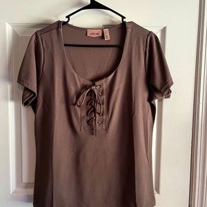 Willow and Root woman’s taupe lace up top NWOT